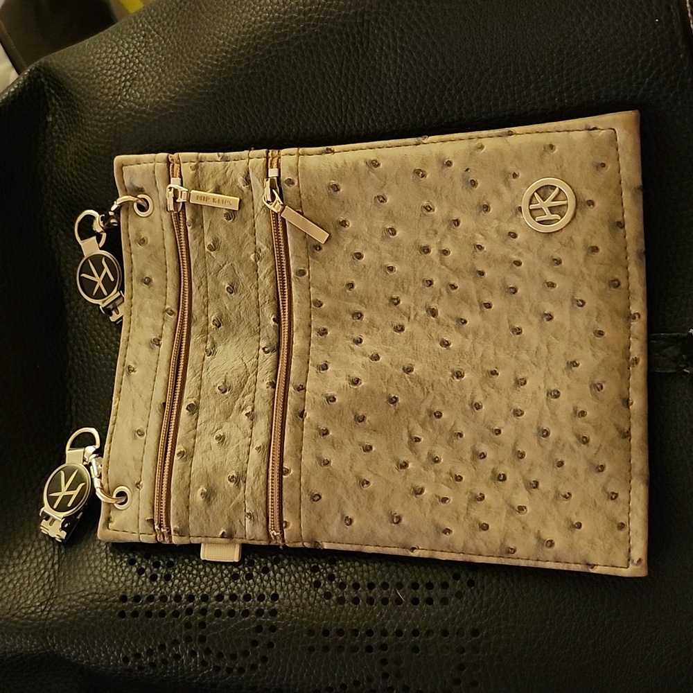 Hip Klips Vegan ostrich skin side pocket hands-free bag